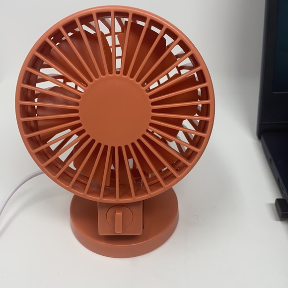 🖤USB Turbo Desk Fan w/ Multi-Speeds - Picture 7 of 7